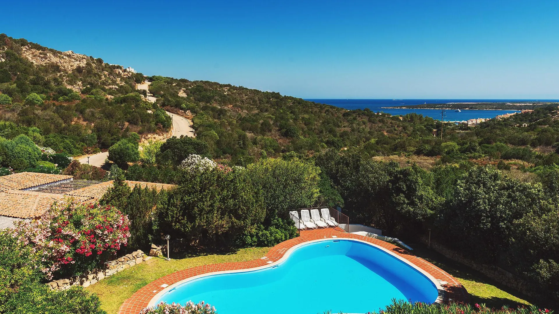 Domus Porto Cervo Aparthotel 3*,